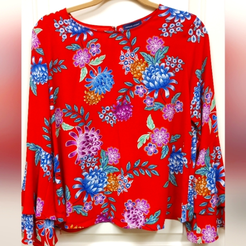 Women's floral flowy blouse